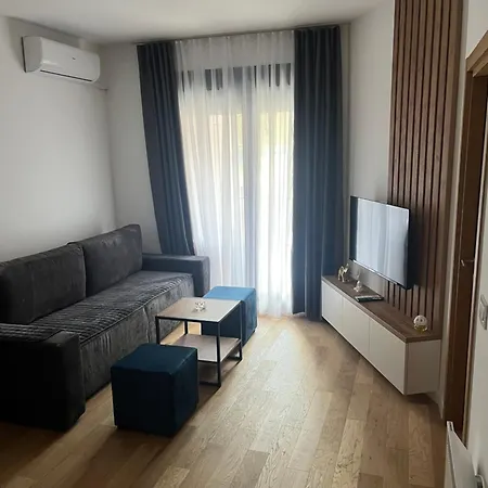 Balkan Square 55
