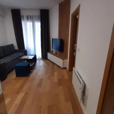 Apartamento Balkan Square 55 *